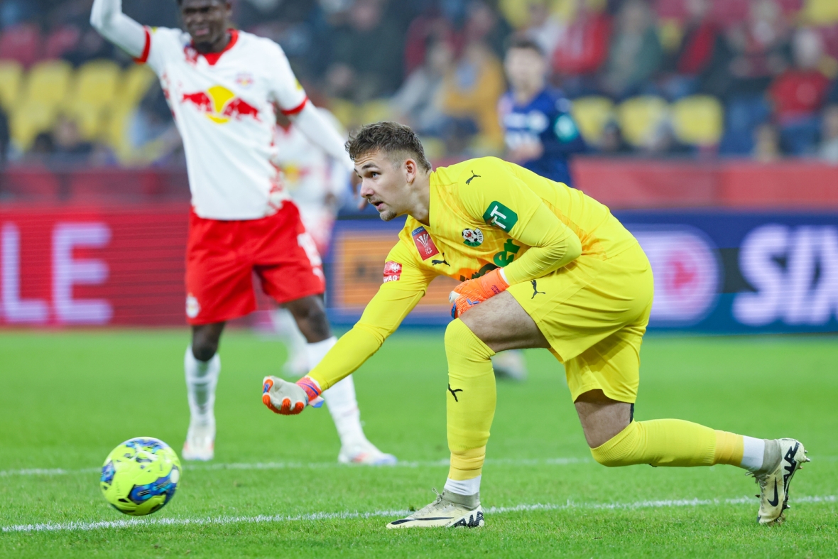 Konnte bei seiner Rückkehr nach Salzburg den 0:1-Pausenrückstand nicht verhindern: Rückhalt Adam Stejskal