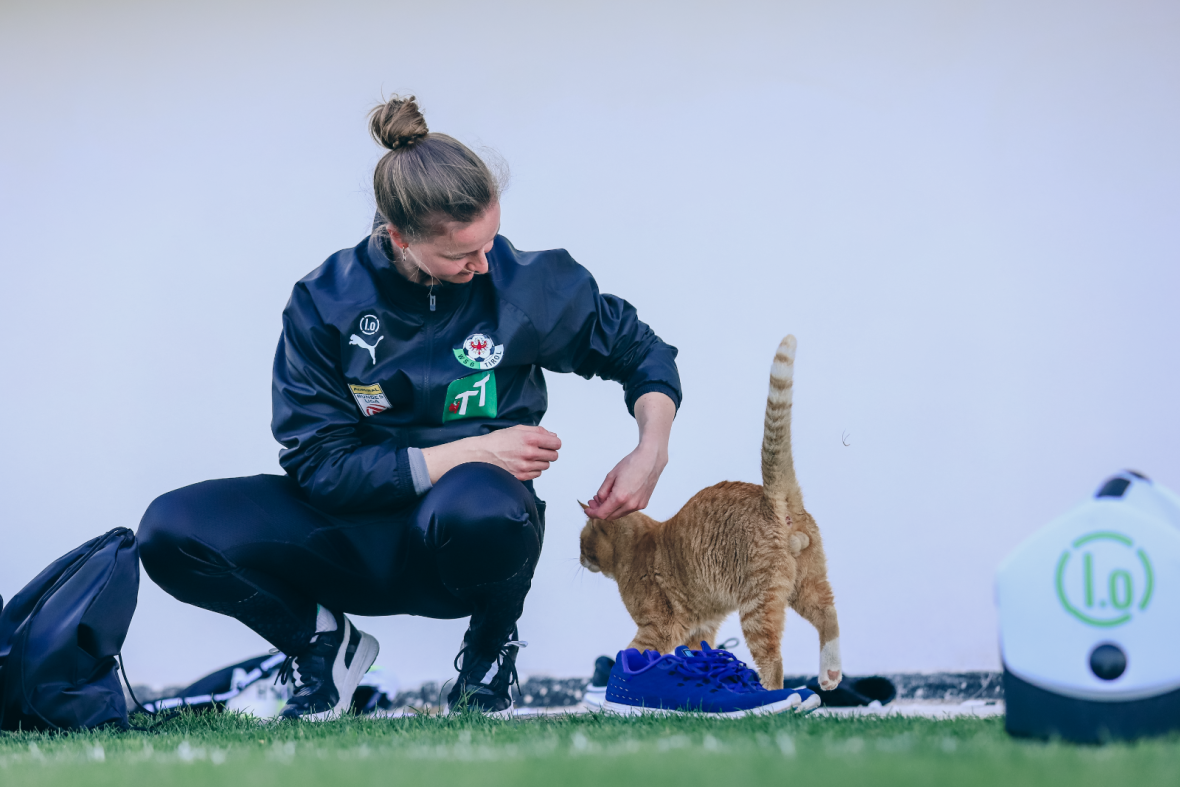 Physiotherapeutin Katharina Schürmann machte mit dem maltesischen Trainingsgast Bekanntschaft